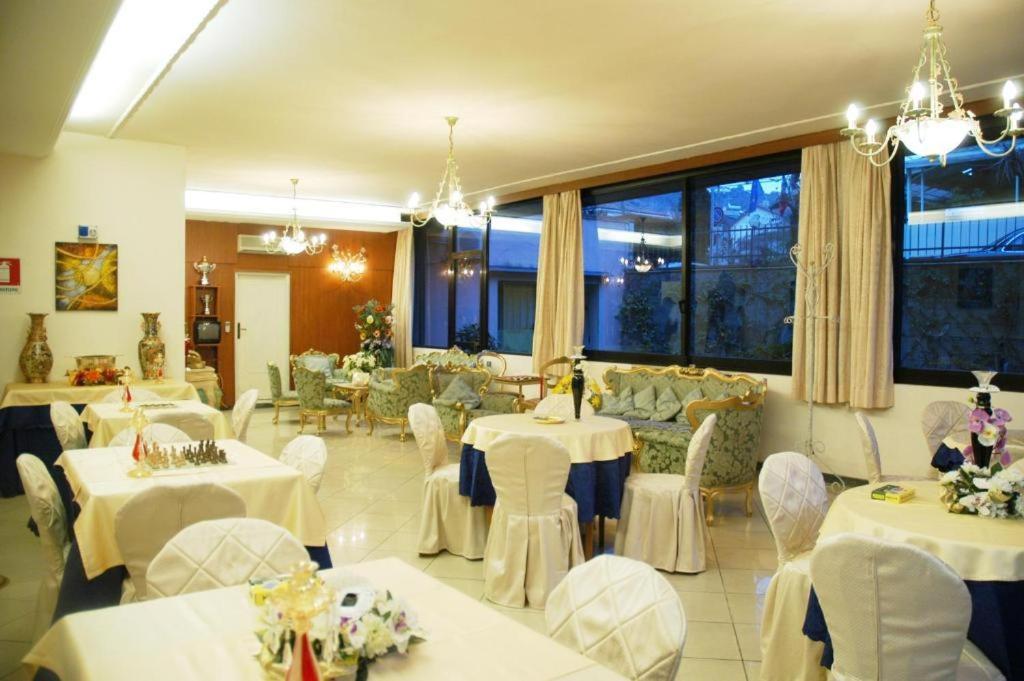 Hotel Flowers Montecatini Terme Exteriör bild